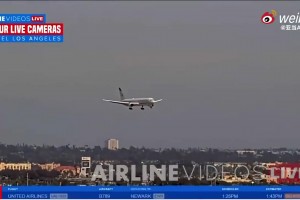 舍得花钱！火箭全队乘坐专属波音767飞机抵达洛杉矶！